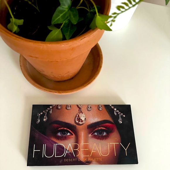 Huda beauty desert dusk palette - Picture 1 of 3